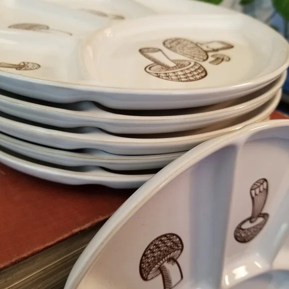 RARE Vintage Divided Fondue Plates with bonus forks - Picture 3 of 6